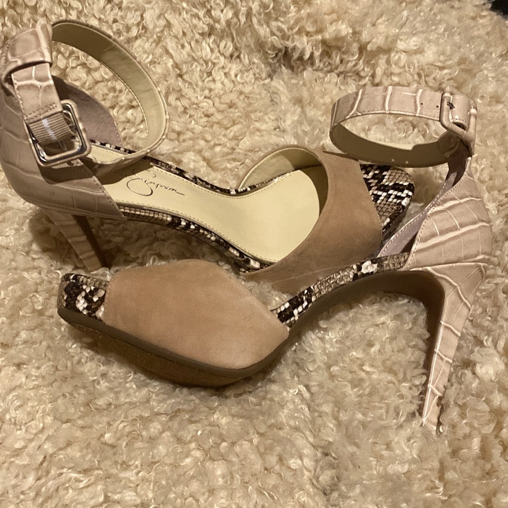 Jessica Simpson size 11 Two tone 5 inch heel. Never worn